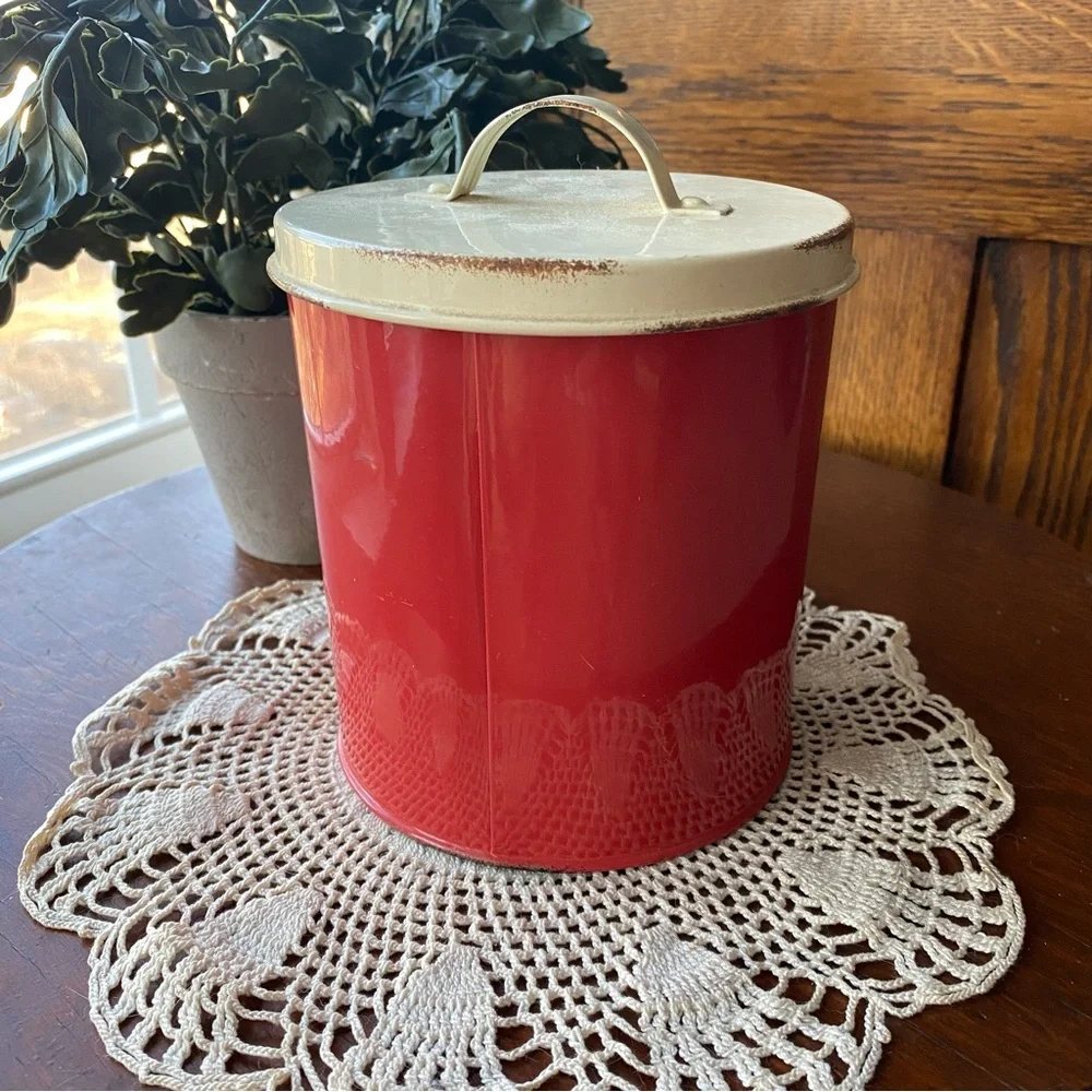 Retro Red and White Tea Canister Kitchen Accessory EUC